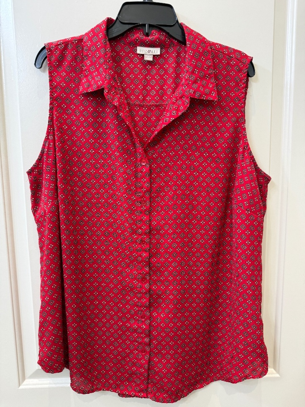 roz & ALI 2X Red Sleeveless ButtonUp.